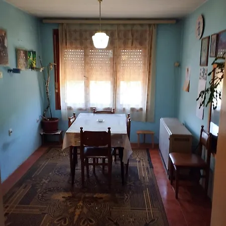 Dom wakacyjny Kuca Denic *