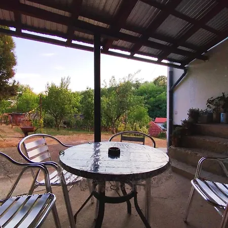 Dom wakacyjny Kuca Denic